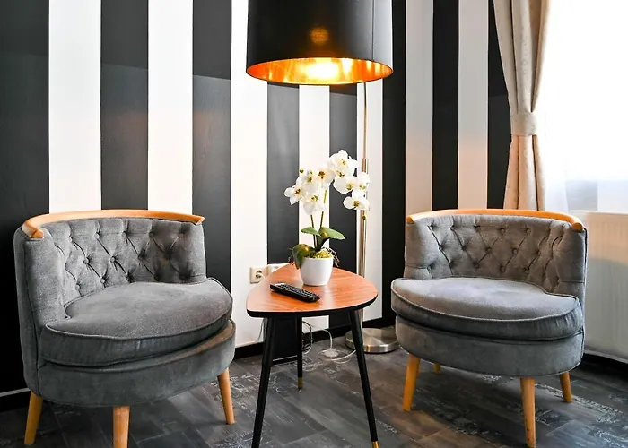For 2 Near Karlskirche & U4 Metro Appartement