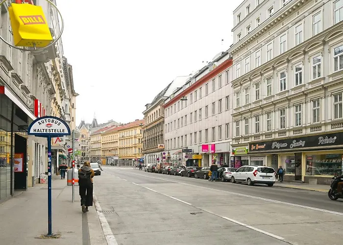 For 2 Near Karlskirche & U4 Metro Vienne
